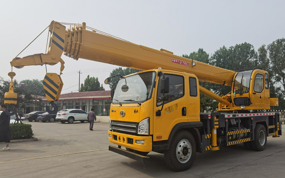 16噸吊車一汽解放國六